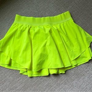 Lululemon size 8 court rival